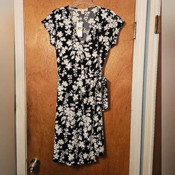 MICHAEL Michael Kors Black & White Floral Wrap Dress*Retails$110 - Picture 14 of 15